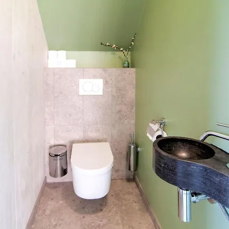 Superb Holiday In With Jacuzzi Holiday home